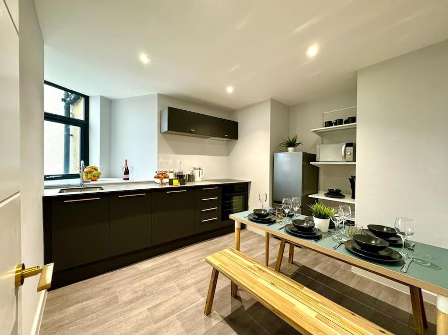 Bournemouth Getaway: 3Br Apartment Near Beach מראה חיצוני תמונה