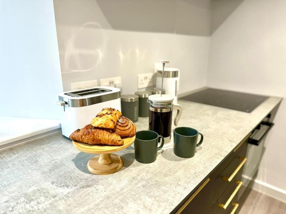 Bournemouth Getaway: 3Br Apartment Near Beach מראה חיצוני תמונה
