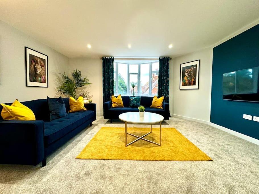 Bournemouth Getaway: 3Br Apartment Near Beach מראה חיצוני תמונה