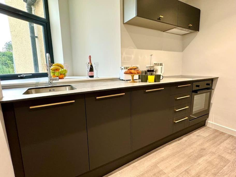 Bournemouth Getaway: 3Br Apartment Near Beach מראה חיצוני תמונה